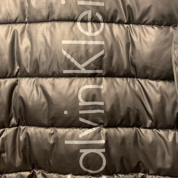 Never worn Gray Calvin Klein puffer coat - Picture 9 of 9